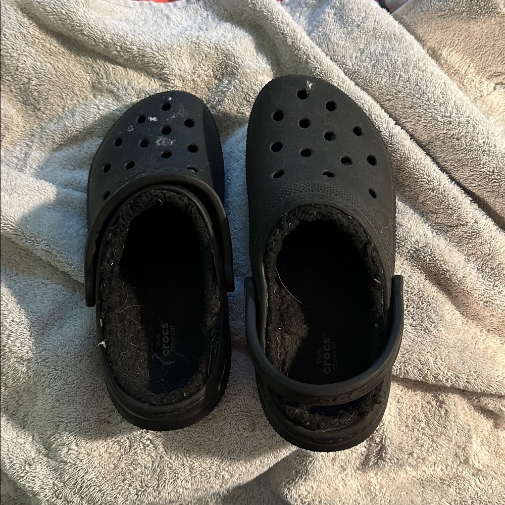 CROCS Black Fleece-Lined Clogs